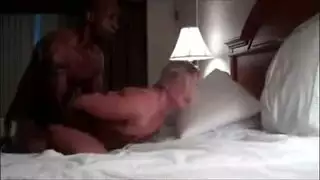 جلسة تفتيش ساخنة مع بنات ديسي