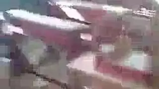 علاقات ثلاثية في الحرم الجامعي: طلاب مثارون يمارسون الجنس مع زملائهم