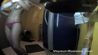 أسرار عائلية: voyeur يصور أمهات يمارسن الاستمناء