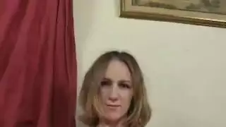 نائب الرئيس بالفرشاة يوم الاجازة افتراضية
