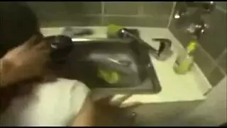 فتاة فلبينية تأخذ عدة أعضاء ذكورية في فيلم جنس جماعي