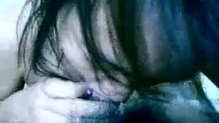 هيمنة الحيوان: الحصان يعلّم الفتاة بالبول