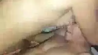شاب يمارس الجنس مع مؤخرته بخضار عريض وحده