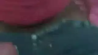 عامل حقل عجوز في مشهد إيلاج مزدوج مكثف