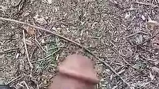 أم مثيرة تغوي شاباً نائماً