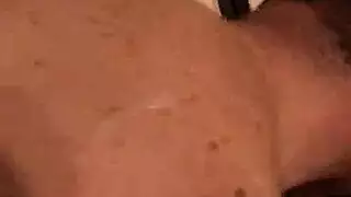 فتاة عربية تصرخ أثناء جماع مزدوج