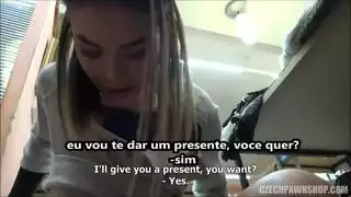 مهارات مص عميق لفتاة سمراء مغرية