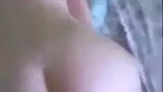 عاهرة لبنانية ساخنة تحصل على فتحة شرجها البيضاء ممطوطة بواسطة زب مصري