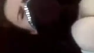 سكس سيارات: بدوية تأخذ زب قاسي