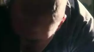 رغبة محارم: مراهقة تفرك مهبلها على عضو والدها المنتصب