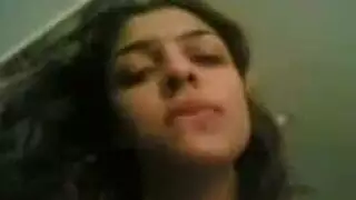 امرأة مصرية لا تشبع تمص وتركب الزب بمهارة