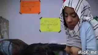 مايا خليفه تعلم صديقتي