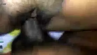 اختراق شديد: زب ضخم يمزق الكس ويضرب الخصيتين بعمق