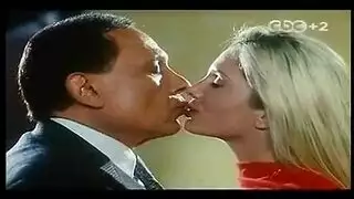 ممارسة الجنس بالفم ومصارعة الألسنة مع نجمات الأفلام المصرية
