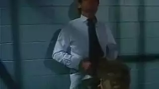 ممارسة جنسية ثلاثية مع ضرب الحائط