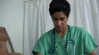 تركيز شرجي: بورن مقرب لطيز سارة وهي تستخدم