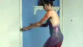 سكس عنيف على السقالات: هؤلاء العمال يدقون كل شيء