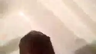 جلسة تصوير عارية تتحول إلى شريط جنسي صريح