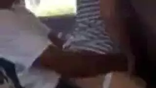 رجل يبلغ من العمر سخيف 2 الفتيات الصغيرات