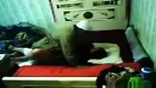رغبة محرمة: شيخ يأخذ زوجة ابنه في فيلم إباحي بكاميرا خفية
