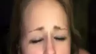 أكشن يدوي xxx ينتهي بقذف فوضوي على الوجه