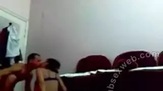 تسجيل سري لفتاة مصرية وهي تُدمر مهبلها