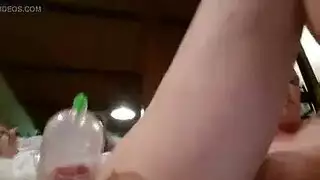 ضخ لاتينا شقراء قبل أخذها في كلا الثقوب