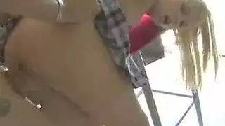 تحب التلميذة الصغيرة أن تمارس الجنس بشكل جيد ، حتى تبدأ في الشكوى من المتعة أثناء كومينغ