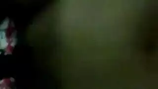 فتاة جميلة مع لطيفة يبحث الحمار الذهاب منفردا.