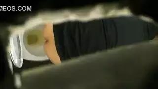 جميلة شقراء لاتينا هي حفر كس شعرها مع لعبة الجنس وتأمر بينما كومينغ