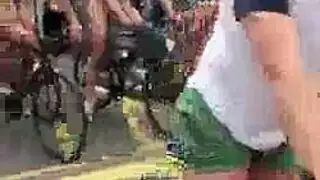 غالبًا ما يكون لدى الأشخاص المقرنين حفلات العربدة غير الرسمية ، في الملهى الليلي أو أماكن أخرى