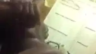 الخشب الأبنوس مثير يحاول عميل جديد تماما.