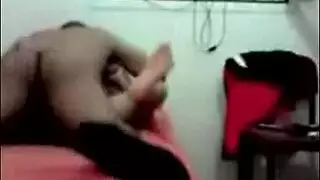 فتاة عربية مليحة تبلع زب صاحبها في كسها بالوضع الساخن و نيك وجه لوجه