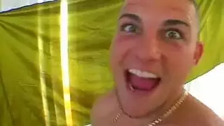 كبير الثدي فاتنة اللعب مع ديك بلدي
