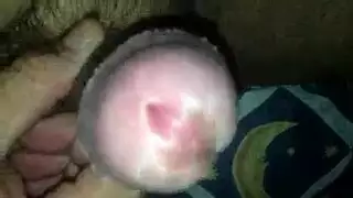 صورة مقرّبة لأمي يبتلع واحدة سوداء من العديد من بونرز الكبير الأنيق