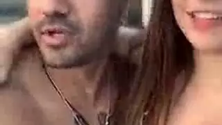 بيكيني بيكيني يلبس فتاة في سن المراهقة
