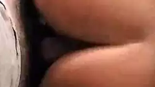 جبهة مورو نحيفة وزوجها أفضل صديق لها سخيف مثل اثنين من الحيوانات البرية، بينما هم في المنزل وحدهم.