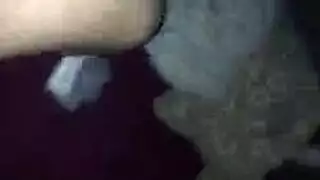 بيلا هي امرأة شقراء أنيقة يبدو أنها تستمتع بعق ديك عملائها الصلب.