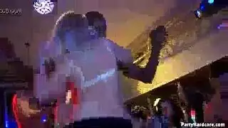مثير الآسيوية في العمل المتشددين
