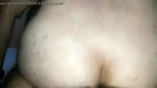 منيوكة جزائرية تقعد فوق الزب و تاكله في طيزها الكبيرة و تان بمحنة عجيبة