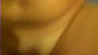 قرنية فتاة جامعية مارس الجنس في الحمام من قبل بي بي سي