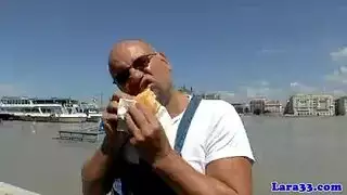 الفتيات الناهي هو الحفلات الحفلات والشرب بما فيه الكفاية التي يبدأون الصراخ من المتعة.