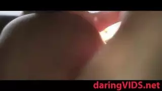فاتنة مذهلة ذات شعر داكن ، توضح لنا آنا بيل مدى خطورة الجنس