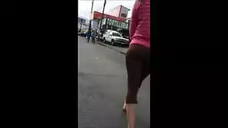 شاب حيحان ابن حرام يتعقب بالتصوير طياز مبرومة لفتاة ساخنة لابسة ليجن يبرز فخاذها شاب حيحان ابن حرام يتعقب بالتصوير طياز مبرومة لفتاة ساخنة لابسة ليجن يبرز فخاذها
