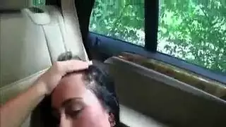 مرضعات اصبع داخل انبوبة حلمه