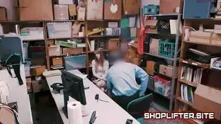 لطيف اللص اللباس الداخلي يحصل بوسها الوردي لذيذ يمسحها خطفها