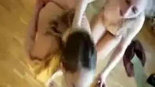 شقراء مع الشعر المجعد يحب نشر ساقيها مفتوحة واسعة مفتوحة والحصول على مارس الجنس شقراء مع الشعر المجعد يحب نشر ساقيها مفتوحة واسعة مفتوحة والحصول على مارس الجنس