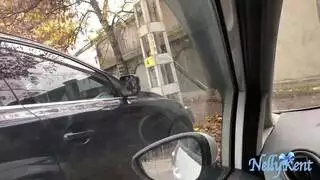 العناق والحب مع امرأتين جميلتين جدا