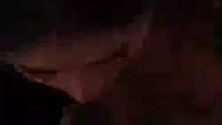 يلعب وقحة أبيض ساخن مع بوسها الوردي أمام حبيبها العاري، لتحويله.