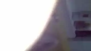 فاتنة مثير في ملابس داخلية لا سراويل الحصول على محشوة مع الديك